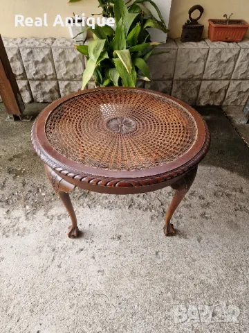 Уникална антикварна английска масичка Чипъндейл от масив и ратан 