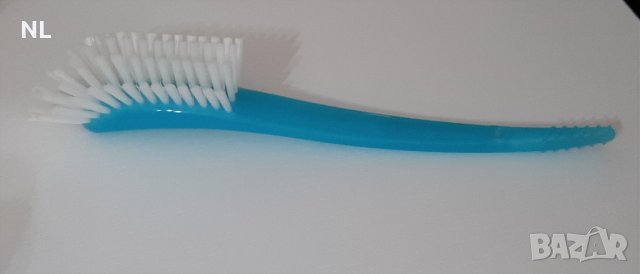 биберон и протектори Nuk,лигавче Canpol,купа за хранене,залъгалка,шампоан,пудра,четка, снимка 4 - Прибори, съдове, шишета и биберони - 32274207