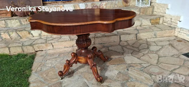 Старинна барокова маса