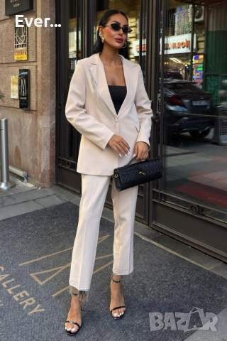 Костюм с детайл камъни по сакото и панталона, снимка 2 - Костюми - 52331620
