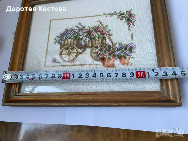 Красив гоблен от Англия с каручка и кошници с цветя, дървена рамка, снимка 5 - Антикварни и старинни предмети - 48418837