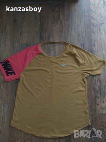 Nike - страхотна дамска тениска, снимка 3 - Тениски - 33634441