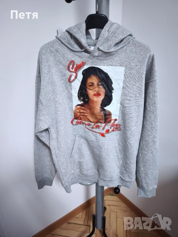 Селена Гомес, с кaчулка