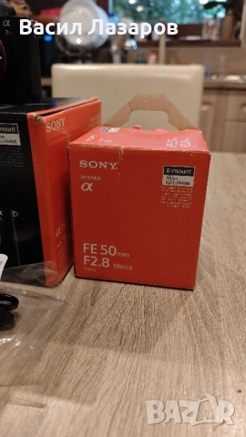 Фото апарат SONY a7r || в комплект с обектив SONY FE 2.8/50 MACRO .Вертикален грип SONY VG-C2EM , снимка 6 - Фотоапарати - 51985472
