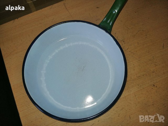 Продавам  емайлиран български тиган, снимка 2 - Съдове за готвене - 44084645