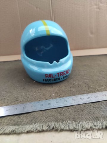 Продавам порцеланова/керамична каска за мотор Pal - Tread iTAL - Rubber 