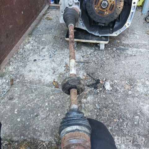 Предна дясна полуоска Дачия 2017г