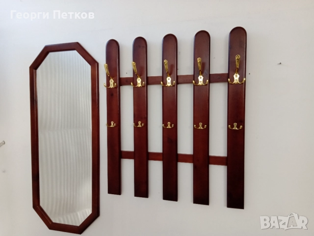 Огледало и Закачалка от масив,различни цветове.