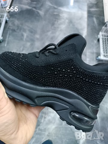 Обувки , снимка 3 - Дамски ежедневни обувки - 43064412