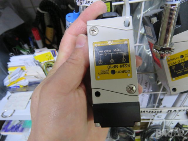 Японски индуктивен датчик, Паралелепипед датчик  Omron E2M-NP10 метал 24волта ;10-30в=;NPN-но ;200мА