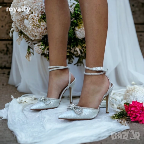 Сандали на ток - бял брокат