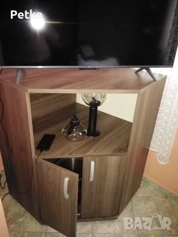 Ъглов шкаф за дневна 