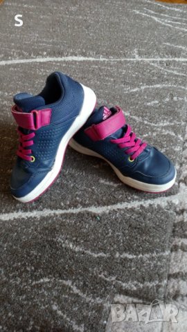 Маратонки Адидас 30 номер, снимка 4 - Детски маратонки - 27917080