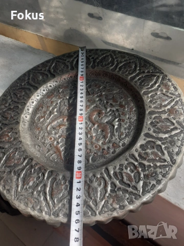 Стара голяма чукана и гравирана медна чиния с пиленца, снимка 7 - Антикварни и старинни предмети - 53370373