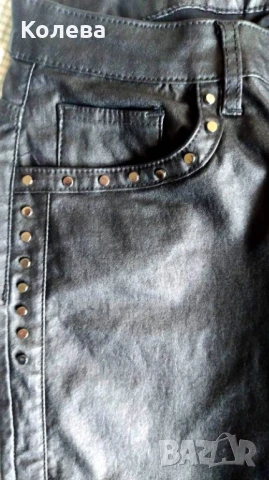 Черен панталон промазан с капси и цип на глезена, снимка 7 - Панталони - 50726769