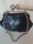 Елегантна маркова чантичка на Paris Hilton, снимка 1 - Чанти - 36651393