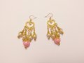 Прекрасни Барокови обеци с розови и бели перли и изящни орнаменти в цвят Злато, снимка 4