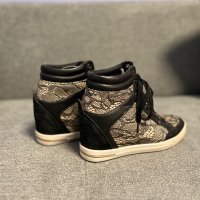 Оригинални обувки на платформа GUESS, снимка 2 - Дамски елегантни обувки - 43351949