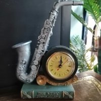 Сувенир саксофон с часовник на батерия , снимка 1 - Декорация за дома - 38772245