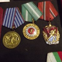 Ордени и медали от соца, снимка 4 - Нумизматика и бонистика - 43958526