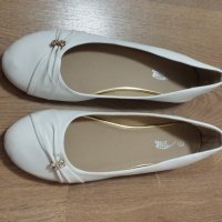 Бели обувки и подарък балеринки, снимка 6 - Дамски обувки на ток - 43288879