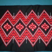 Винтидж ръчно бродирана покривка ковьор за стена черно червено, снимка 3 - Антикварни и старинни предмети - 35572139