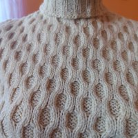 Ръчно плетен пуловер от вълна, снимка 2 - Блузи с дълъг ръкав и пуловери - 43073105