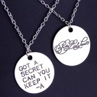 Got a Secret, can you keep it? A. - колиета от малки сладки лъжкини., снимка 1 - Колиета, медальони, синджири - 27379301