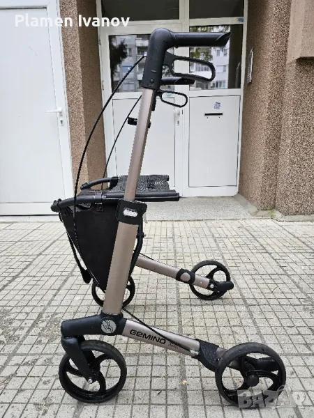 Сгъваема Професионална Проходилка за болни и възрастни хора със стойка за бастун и седалка , снимка 1