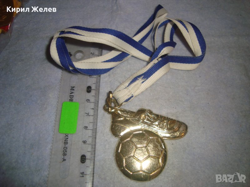 СТАР ПОЗЛАТЕН СПОРТЕН МЕДАЛ с ЛЕНТА ФУТБОЛ ЗЛАТНА ТОПКА ОБУВКА 30648, снимка 1