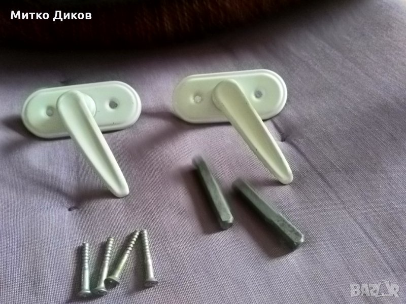 Г-образна дръжка за прозорец метал 80х35мм с квадрат 8 мм и крепежи, снимка 1