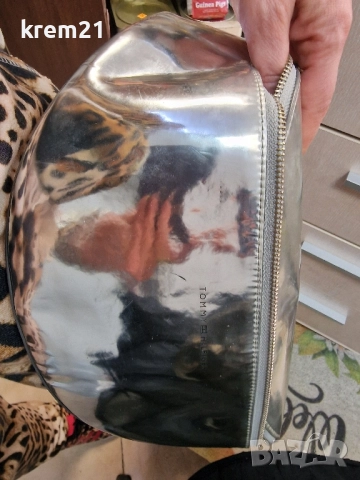 Tommy Hilfiger Уникална паласка , снимка 11 - Чанти - 52480859