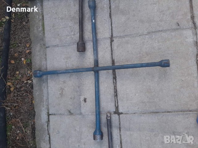 Кръстат ключ за джанти, снимка 3 - Други инструменти - 43837580