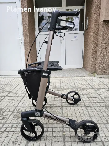 Сгъваема Професионална Проходилка за болни и възрастни хора със стойка за бастун и седалка 