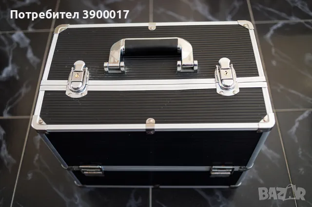 Продавам метален куфар малък и голям