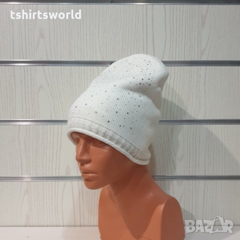 Нова зимна дамска шапка с камъчета в бял цвят, снимка 7 - Шапки - 35502359