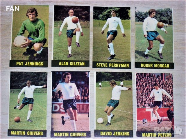 Снимки на английски футболисти от Тотнъм Хотспърс от 60-те и 70-те - Пат Дженингс, Мартин Питърс