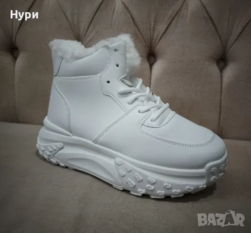 Дамски спортни боти, бели