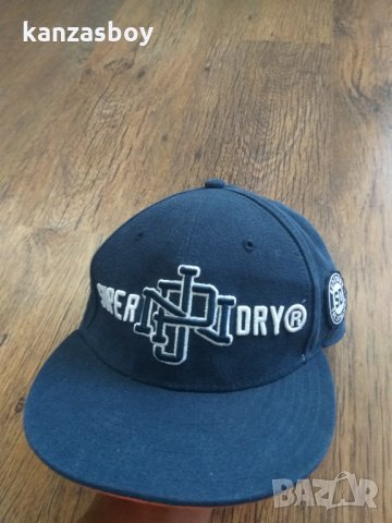 superdry - страхотна шапка КАТО НОВА