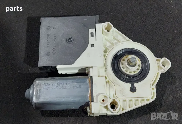 Дясна Машинка Стъкло VW Голф 5 (2) - Пасат 7 - Джета 5 - Кади
- Шкода Октавия 2
- 1K0959792C, снимка 4 - Части - 49104408