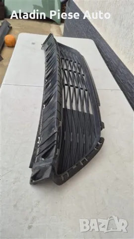 Долна централна решетка Kia Ceed 3 Facelift година 2022 2023 2024 2025 код 86560J7DAO, 86560-J7DAO, снимка 3 - Аксесоари и консумативи - 48779973