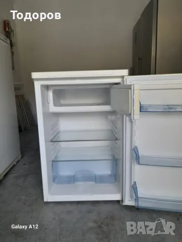 Малък хладилник с камера 104 L, A++, Hisense KT118A, снимка 3 - Хладилници - 47847188