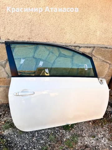 Врата предна дясна за Тойота аурис две врати.2007-2012