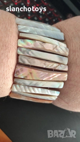 Гривна от плочки седеф на ластична основа