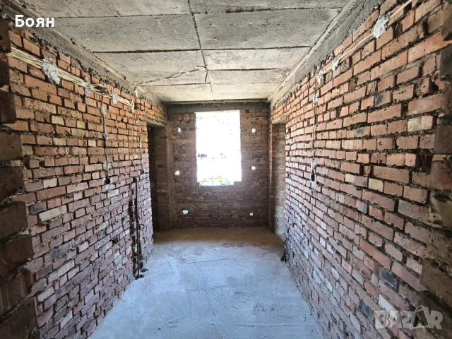 Собственик продава триетажна солидна къща 320 кв.м. в с. Тияновци, област Видин  , снимка 8 - Къщи - 43476121