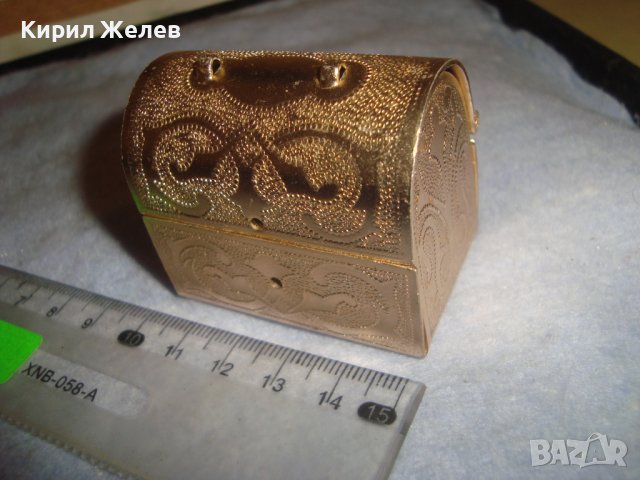 СТАРА РУСКА ПОЗЛАТЕНА ОРНАМЕНТИРАНА РЕТРО КУТИЙКА за БИЖУТА Тип РАКЛИЧКА 32229