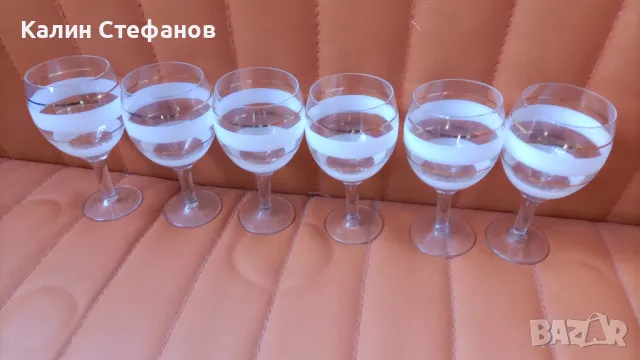 Страхотни ретро ракиени чаши, комплект,  златни кантове,  столче, бял мат кантове – 6 бр, снимка 3 - Антикварни и старинни предмети - 47940511