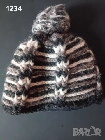 Маркова дебела шапка от 100%  вълна, снимка 2 - Шапки - 52676619
