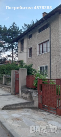 Етаж от къща с малко дворно място + гаража отделно , снимка 1