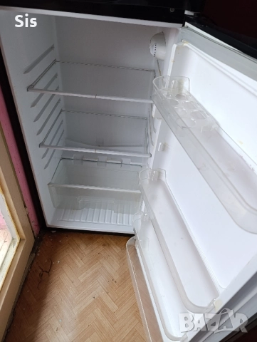 Хладилник с фризер Neo, черен, използван, снимка 2 - Хладилници - 52344464